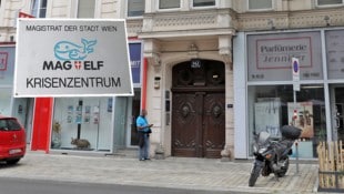 In diesem Haus in der Mariahilfer Straße befindet sich das Krisenzentrum.  (Bild: Krone KREATIV/Martin Jöchl)