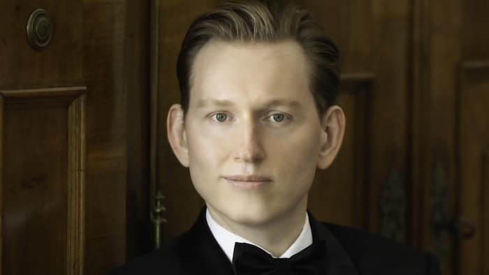 Bogdan Volkov, frisch gekrönt als Tenor des Jahres, zählt zu den strahlendsten jungen Stimmen ...