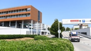 Die Großmutter suchte mit der Enkelin das Klinikum Steyr auf.