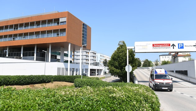 Die Großmutter suchte mit der Enkelin das Klinikum Steyr auf.