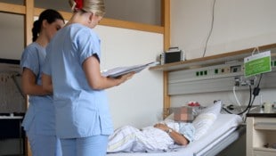 Die Pflegeausbildung nimmt langsam Fahrt auf - das ist auch bitter nötig.(Symbolbild)