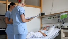 Auf die Pflegemitarbeiterinnen in den Landesspitälern kommen Einschnitte zu.