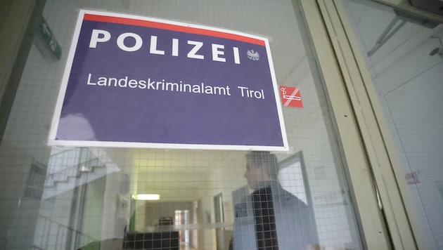 Die Tiroler Polizei ermittelt in einem krassen Betrugsfall.