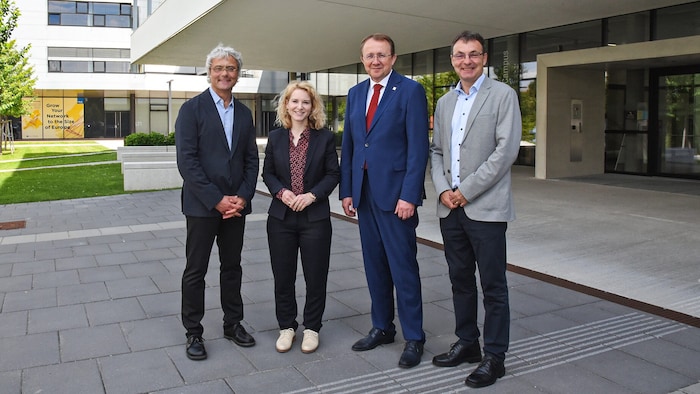 Hannes Raffaseder (FH St. Pölten), Ministerin Holzleitner mit Bürgermeister Stadler und Johann Haag (FH St. Pölten).