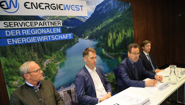 Die GF Thomas Huber, Sebastian Freier, Artur Egger und Josef Buchauer (v. li.) stellten die ...