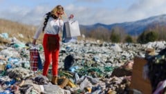 Shirts für 2,99 Euro? Unser Griff zu „(Ultra) Fast Fashion“ hat auf Dauer negative  Folgen – ...