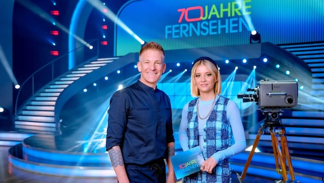 Fanny Stapf führt gemeinsam mit ORF-Allroundmoderator Andi Knoll durch die dreiteilige Serie „70 Jahre Fernsehen“.