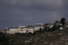 Im Westjordanland sollen neue israelische Siedlungen entstehen, der Berichten zufolge die Drangsalierung und Vertreibung palästinensischer Bewohner vorausging. (Bild: AP/Majdi Mohammed)