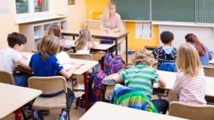 Durchmischtere Klassen und gleichzeitig weniger personelle Ressourcen – das Sparpaket geht zu Lasten der Qualität im Unterricht. (Bild: drubig photo – stock.adobe.com)