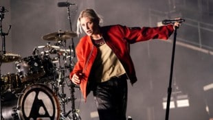Seit knapp einem Jahr steht Emily Armstrong als Nachfolgerin von Chester Bennington als Sängerin von Linkin Park auf der Bühne. (Bild: AP/Amy Harris)