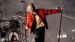 Seit knapp einem Jahr steht Emily Armstrong als Nachfolgerin von Chester Bennington als Sängerin von Linkin Park auf der Bühne. (Bild: AP/Amy Harris)