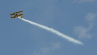 Akrobaten der Lüfte führten in Punitz spektakuläre Flugshows vor.