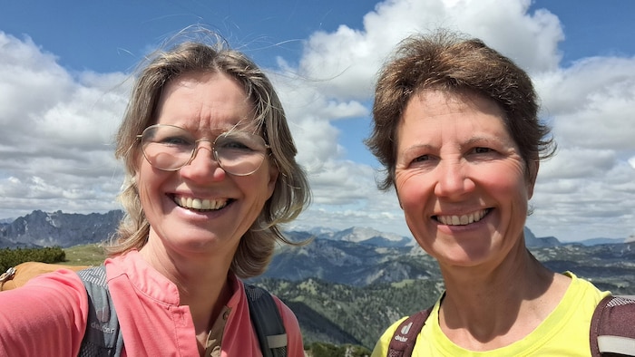 Machen Lust, sich die Wanderschuhe anzuziehen: Elisabeth Zienitzer und Silvia Sarcletti.