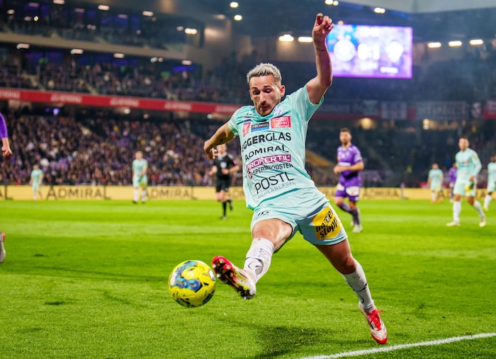 Über Donis Avdijaj wird bei Rapid gesprochen.