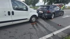 Die Feuerwehr Kirchdorf am Inn machte die Straße nach dem Unfall wieder befahrbar.