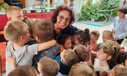 Das Lächeln hat Pascale Vayer nur für die Kinder aufgesetzt, „ich darf nicht zulassen, dass sie ...