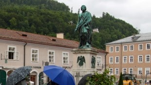Ab 2026 bekommt der Mozart am Mozartplatz sechs neue Bäume als Nachbarn. (Bild: Tröster Andreas)
