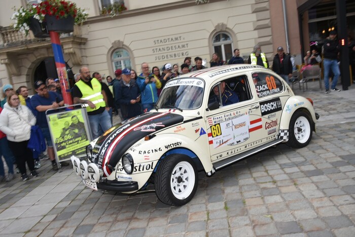 Beim zeremoniellen Start gab es einen Vorgeschmack auf die Rallye