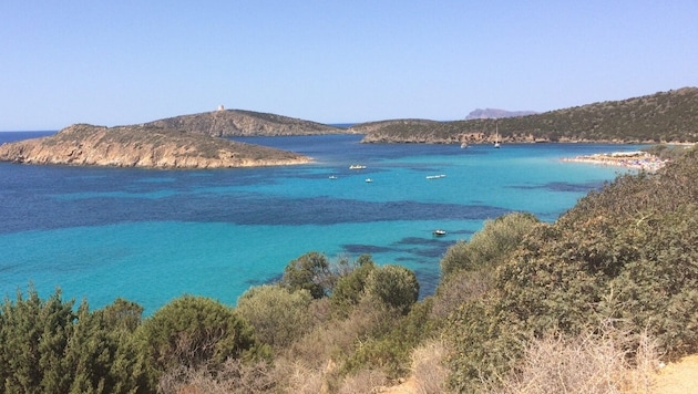 Mitte August ist eine Jugendliche auf Sardinien von einem Migrantenboot erfasst und schwer ...