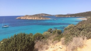Das Meer vor Sardinien ist idyllisch – starke Strömungen können aber zur Gefahr werden. (Bild: Rojsek-Wiedergut Uta)