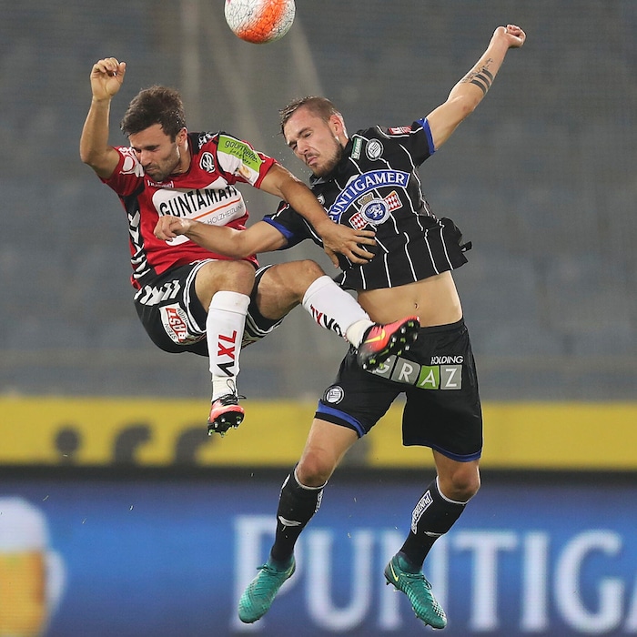 Lukas Spendlhofer (r.) im Sturm-Dress