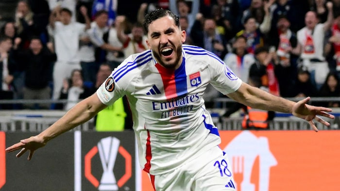 Rayan Cherki kickt zurzeit im Trikot von Olympique Lyon.