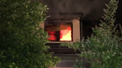 Der Brand brach im Dachgeschoß aus. (Bild: Berufsfeuerwehr Graz)