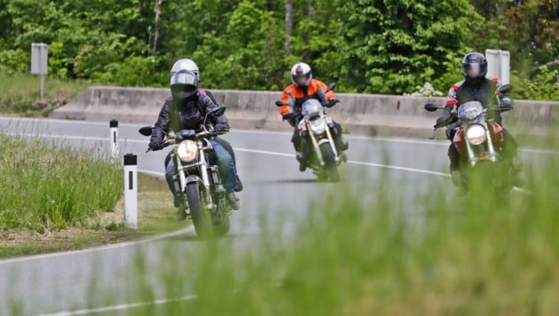 Am Feiertag zog es wieder viele Biker auf die Straßen (Symbolbild).