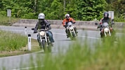 Am Feiertag zog es wieder viele Biker auf die Straßen (Symbolbild).