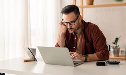 Arbeiten von daheim – das sehen Firmen immer weniger gerne, stellen Personalberater fest.