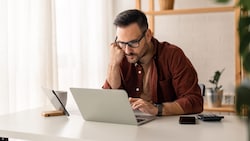 Arbeiten von daheim – das sehen Firmen immer weniger gerne, stellen Personalberater fest. (Bild: stock.adobe.com null)