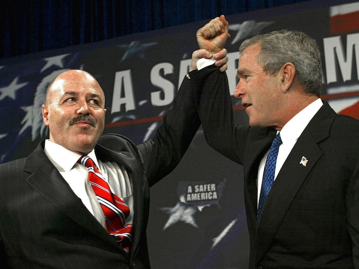 Bernard Kerik (li.) mit dem früheren US-Präsidenten George W. Bush