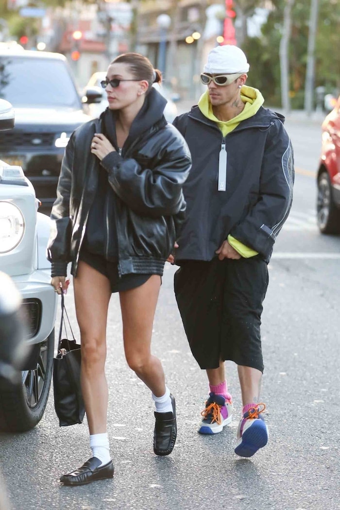 Hailey Bieber ist auf der Überholspur, während ihr Mann Justin in letzter Zeit nur für negative Schlagzeilen gesorgt hat. 