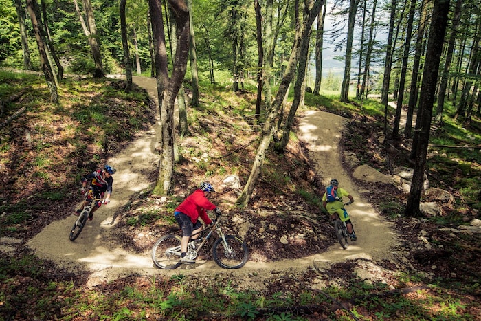 Viele Wanderer und Radfahrer zieht es wieder auf die Petzen-Bergbahnen.