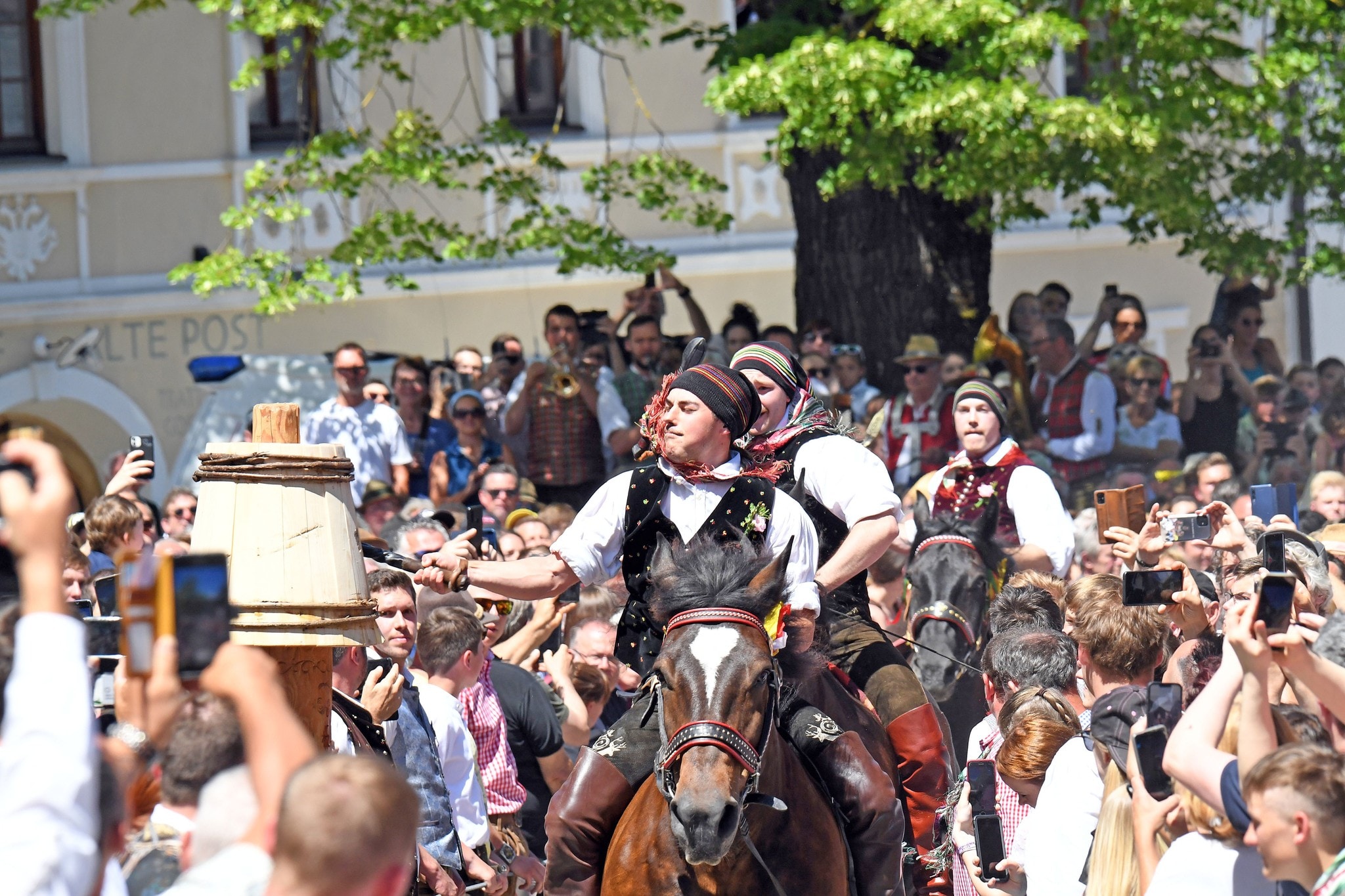 Zu Pfingsten reiten die Kufenstecher wieder. Vor Vorbereitungen laufen längst. (Bild: Sobe Hermann) Zu Pfingsten reiten die Kufenstecher wieder. Vor Vorbereitungen laufen längst. (Bild: Sobe Hermann)