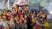 Noch wird im Salzburger Haus für Mozart an musikalischen und szenischen Details gefeilt im „Hotel Metamorphosis“. (Bild: SF/Monika Rittershaus)