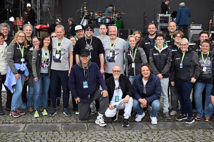 Vor ihrer großen Show posierten die Stars von Fanta 4 mit Fans und Veranstaltern.