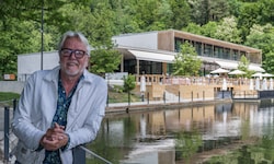 Florian Bollen vor dem „Thaler See Garten“.