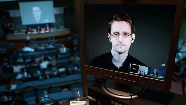 Russland schlachtet den Fall von jeher aus, um den Vereinigten Staaten „Doppelmoral“ vorzuwerfen: Die USA predigten zwar weltweit Freiheit und Demokratie, Snowden und andere seien aber politisch Verfolgte.