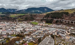 Ungefähr vier Kilometer lang ist die sanierbedürftige Autostraße.
