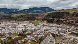 Ungefähr vier Kilometer lang ist die sanierbedürftige Autostraße.