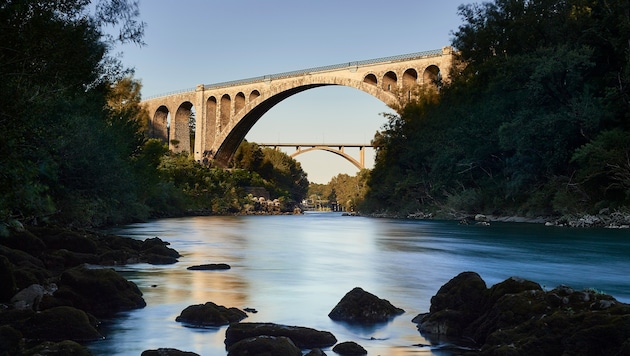 Die Salcanobrücke in Görz ist die größte Eisenbahn-Steinbogenbrücke der Welt.