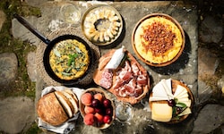 Zu Tisch: In der Region um Görz wird viel mit Obst, Fleisch sowie wilden Pflanzen und Kräutern ...