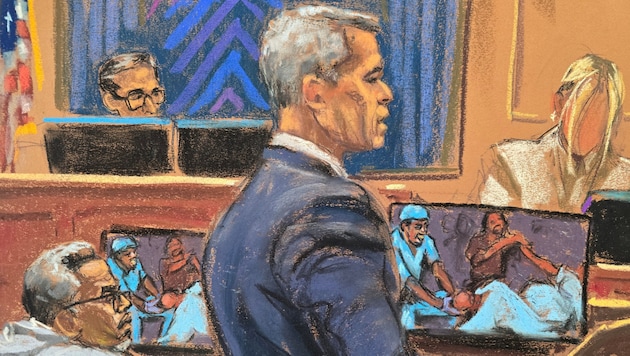 Der Verteidiger von Sean „Diddy“ Combs, Brian Steel, befragt die Zeugin „Mia“, während diese im Prozess gegen Combs wegen Menschenhandels aussagt. Die Szene wurde am 30. Mai 2025 in New York City festgehalten. 