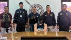 Auf ihrer Facebook-Seite veröffentlicht die thailändische Polizei die Festnahme des Urlaubers ...