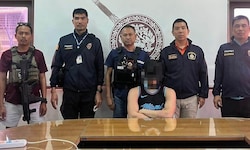 Auf ihrer Facebook-Seite veröffentlicht die thailändische Polizei die Festnahme des Urlaubers ...