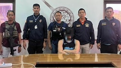 Auf ihrer Facebook-Seite veröffentlicht die thailändische Polizei die Festnahme des Urlaubers ...