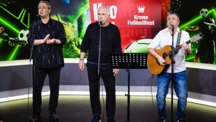 Monti Beton und Johann K. (hier beim „Krone“-Fußballfest 2023) gehen auf Österreich-Tournee.