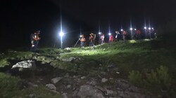 Die Bergretter brachten die Familie sicher zur Hütte. (Bild: Bergrettung Werfen)