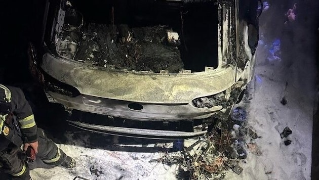Das Feuer breitete sich rasch aus.